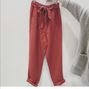Rust colored linen pants, perfect for spring 🌸